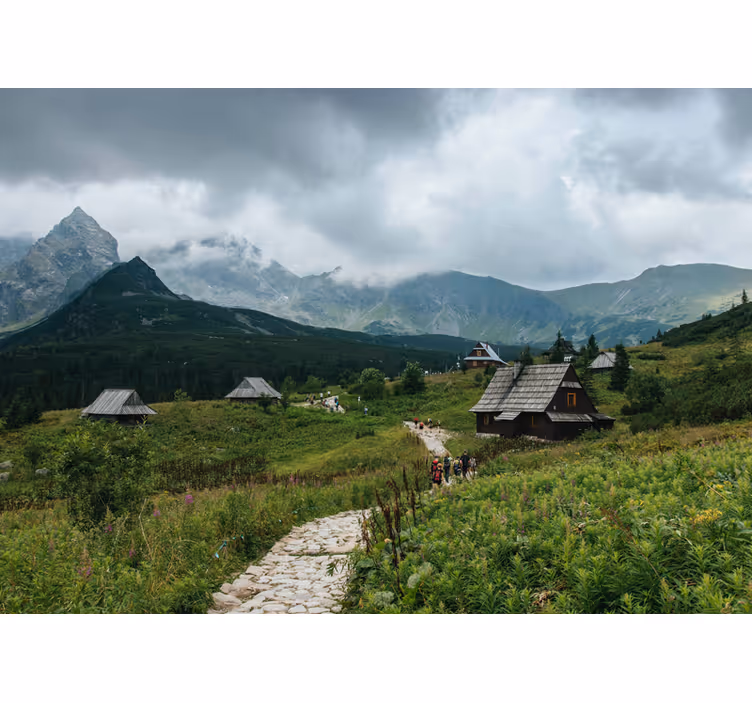Zielona fototapeta domki drewniane w tatrach - TenStickers
