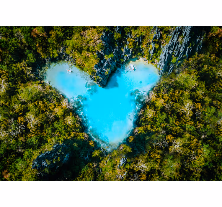 Fototapeta w serca laguna w kształcie serca - TenStickers