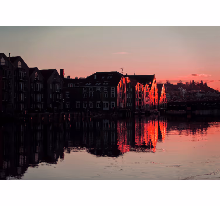 Fototapeta miasto odbijające domy nad kanałem - TenStickers