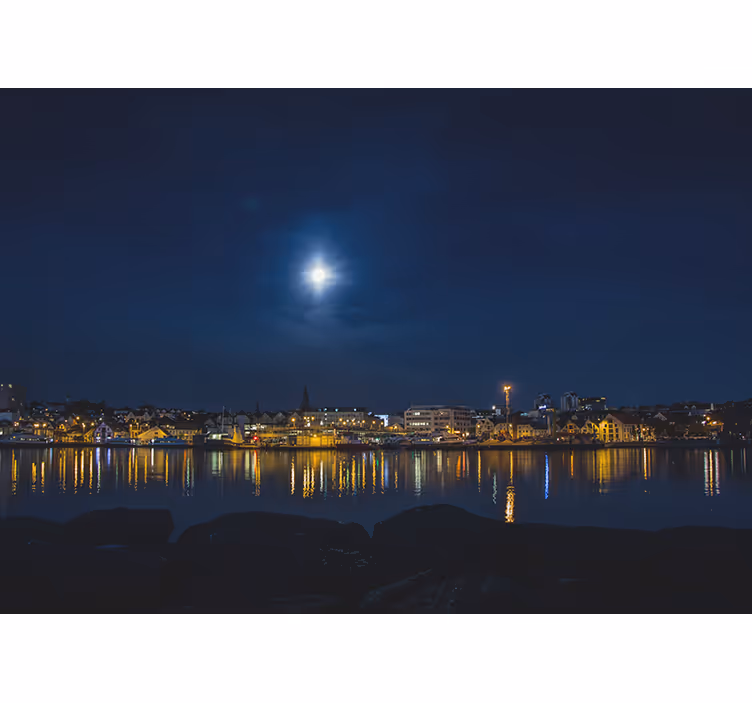 Fototapeta miasto odbicia miasta w świetle księżyca - TenStickers
