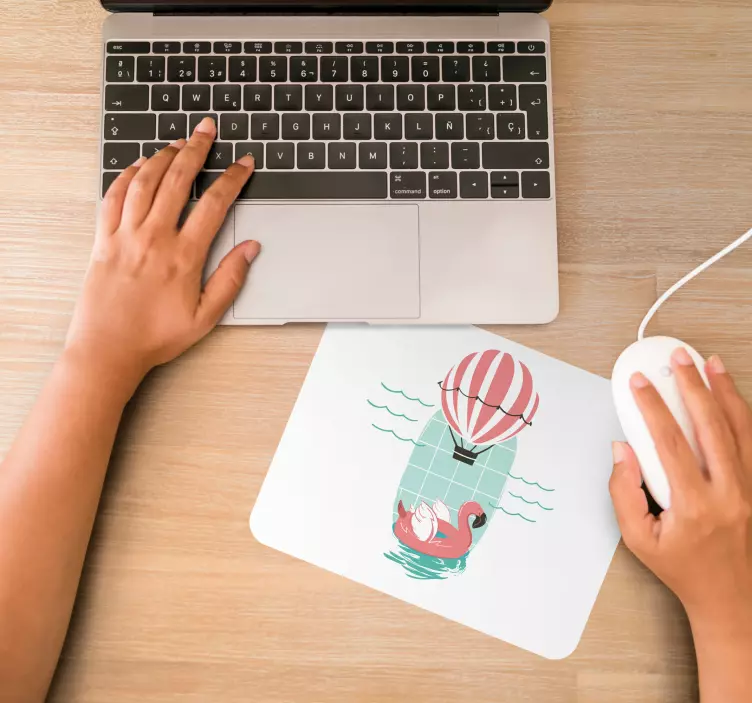 Oryginalna podkładka pod mysz radosny flamingo pływak - TenStickers