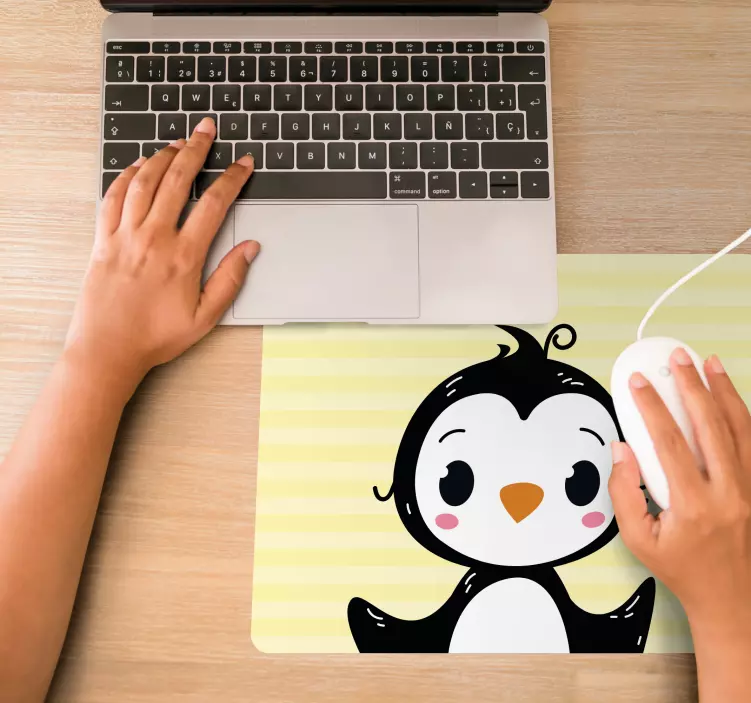 Podkładka pod mysz anime wesoły pingwin - TenStickers