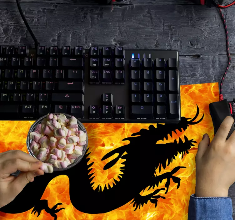 Podkładka pod mysz gamingowa sylwetka ognistego smoka - TenStickers