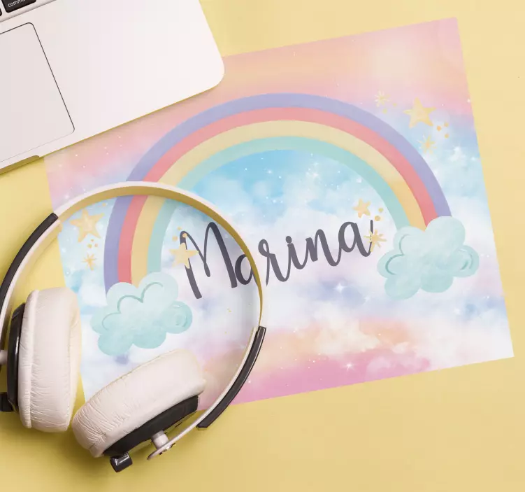 Podkładka pod mysz z imieniem tęczowe chmurki - TenStickers