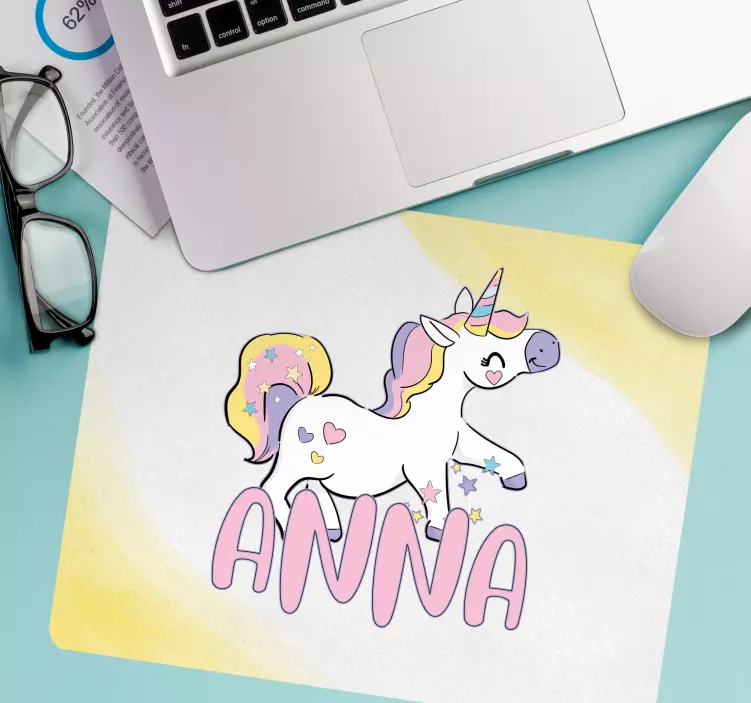 Podkładka pod mysz z imieniem w tematyce jednorożca - TenStickers
