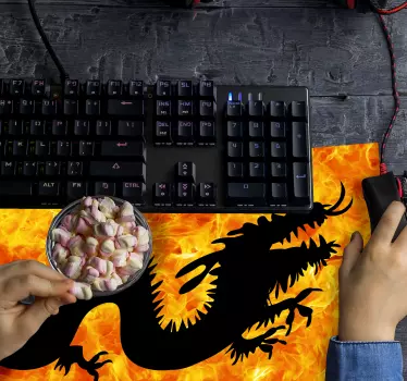 Podkładka pod mysz gamingowa sylwetka ognistego smoka - TenStickers