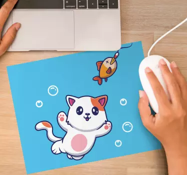 Podkładka pod mysz gamingowa wesoła kotka na rybach - TenStickers