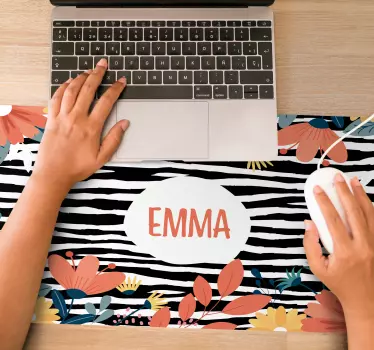 Podkładka pod mysz z imieniem w stylu florystycznym - TenStickers