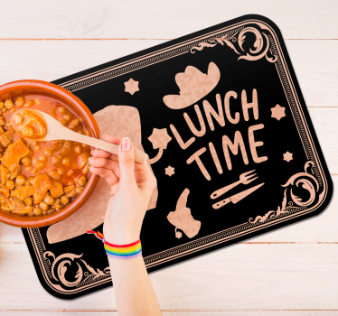 Podkładka na stół z tekstem czas na lunch w stylu western - TenStickers