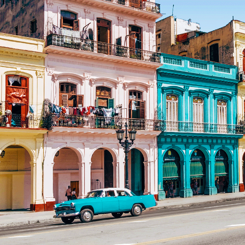 Plakat do salonu w niebiesko-różowy wzór ulicy i samochodu - TenStickers