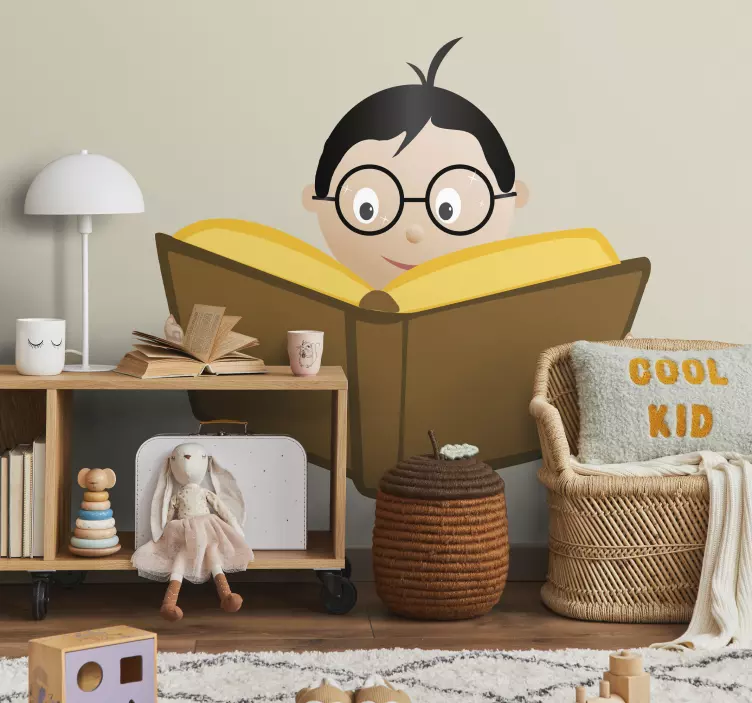 Naklejka chłopiec z książką - TenStickers