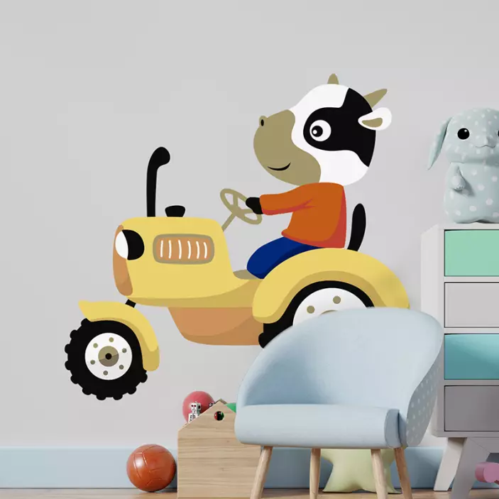 Naklejka dziecięca krówka na traktorze - TenStickers