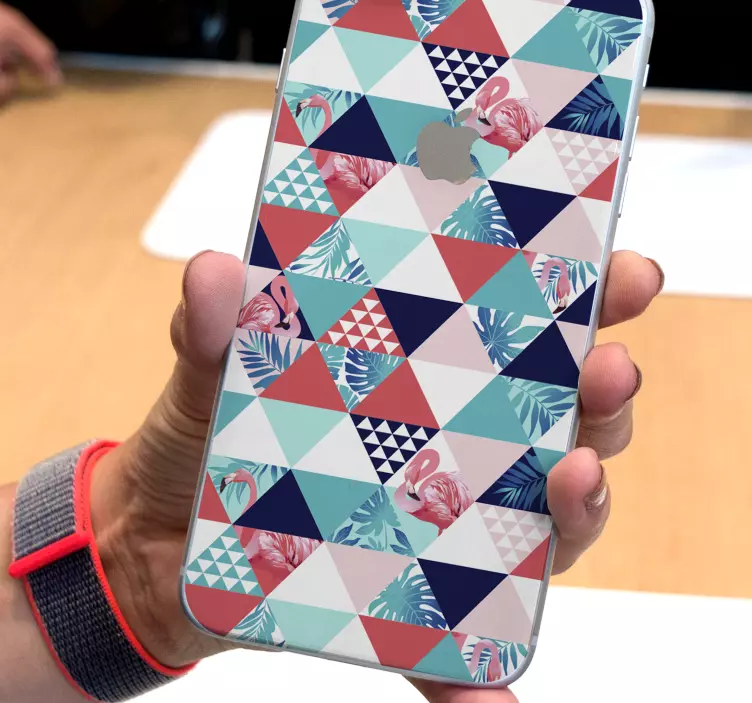 Naklejka na iphone wzór trójkątów z flamingami - TenStickers