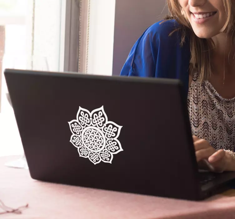 Naklejka na laptopa - Kwiatowa Mandala - TenStickers