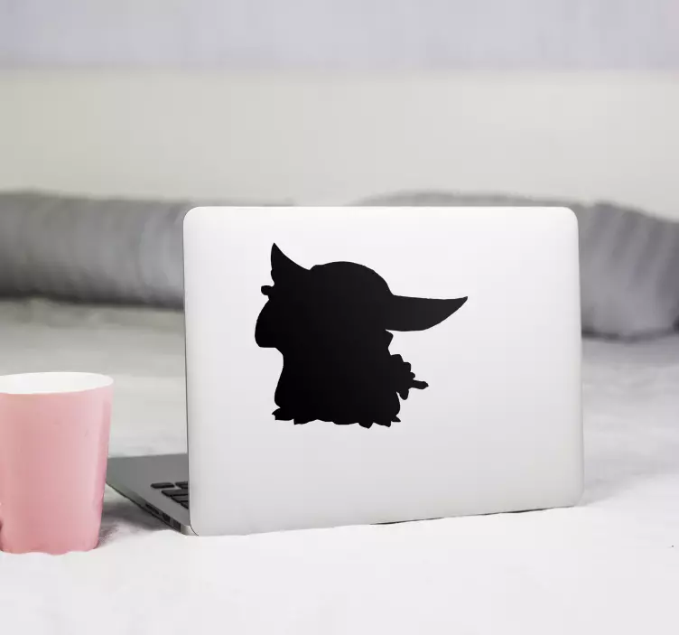 Naklejka na laptopa Mały yoda patrzy w górę - TenStickers