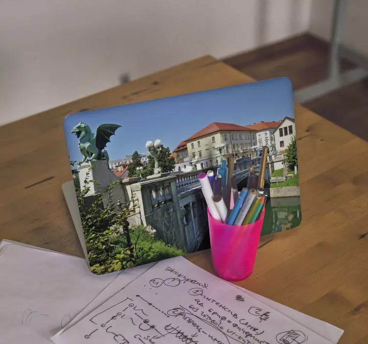 Naklejka na laptopa widok na most smoka - TenStickers