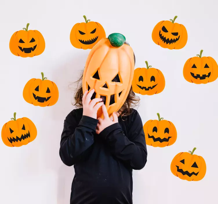 Naklejka na ścianę dynie głowy halloween - TenStickers