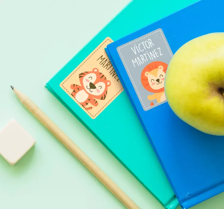 Naklejka personalizowana zwierzęta na zeszyt - TenStickers