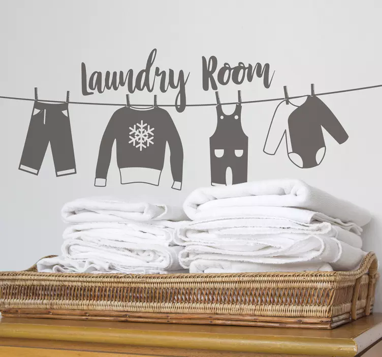 Napis na ścianę "Laundry room" wiszące ubrania - TenStickers