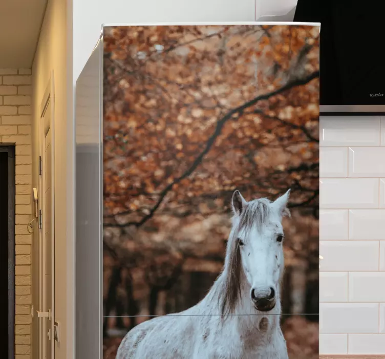 Naklejka na lodówkę Koń w jesiennych liściach - TenStickers