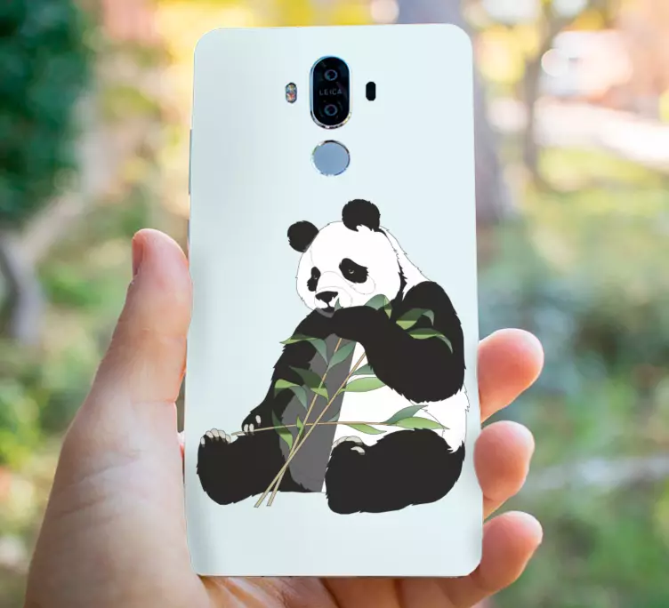 Naklejka na telefon Huawei Urocza panda z bambusem - TenStickers
