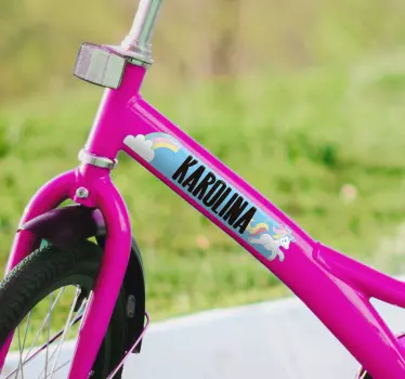 Naklejka na rower z imieniem i jednorożcami - TenStickers