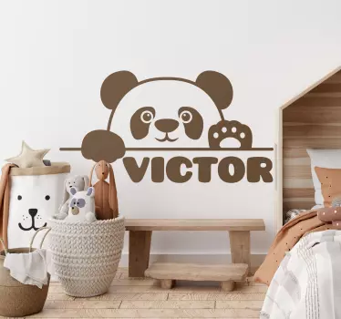 Naklejka do pokoju niemowlaka mała panda z imieniem - TenStickers