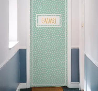 Naklejka na drzwi stokrotki i imię - TenStickers