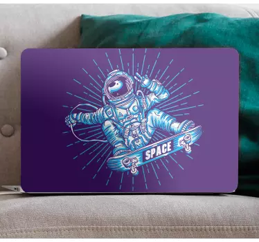 Naklejka na laptop łyżwiarstwo astronauta na deskorolce - TenStickers