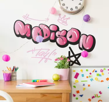 Naklejka na ścianę dla dzieci różowa nazwa graffiti - TenStickers