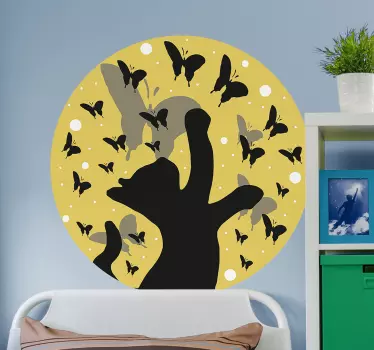 Naklejka na ścianę Kot goniący motyle - TenStickers