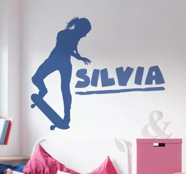 Naklejka na ścianę dziewczyna na deskorolce - TenStickers