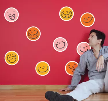 Naklejka na ścianę do pokoju młodzieżowego wesołe minki - TenStickers