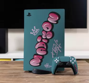 naklejki ps5 Różowe fajne graffiti z literami - TenStickers