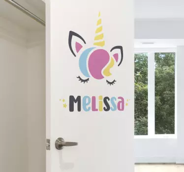 Okleina na drzwi Spersonalizowana nazwa jednorożca - TenStickers
