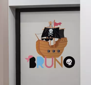Okleina na drzwi Spersonalizowana nazwa pirata - TenStickers