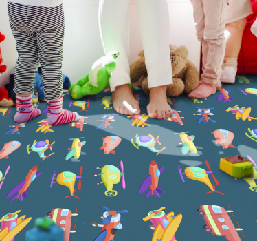 Dziecięcy dywan winylowy kolorowy wzór samolotów - TenStickers
