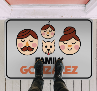 Dywan winylowy z imieniem niestandardowy portret rodzinny - TenStickers