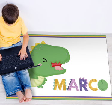 Dywan winylowy z imieniem mały t-rex z nazwiskiem - TenStickers
